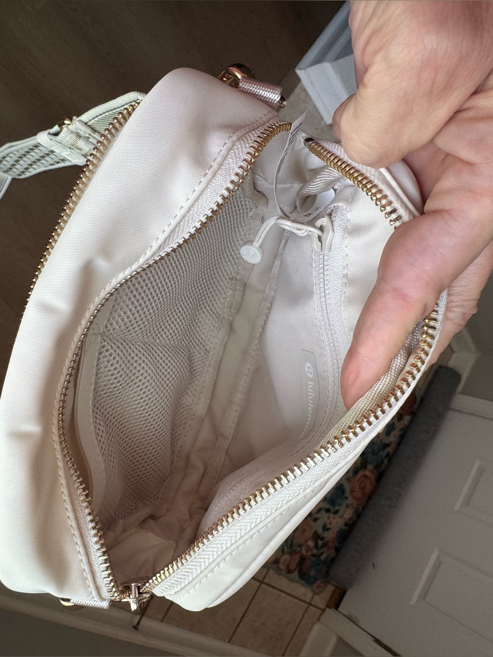 lululemon athletica Cream Compact Crossbody Bag NWOT - Picture 10 of 16